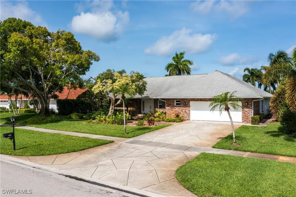 2500 Kings Lake Boulevard Naples FL 34112