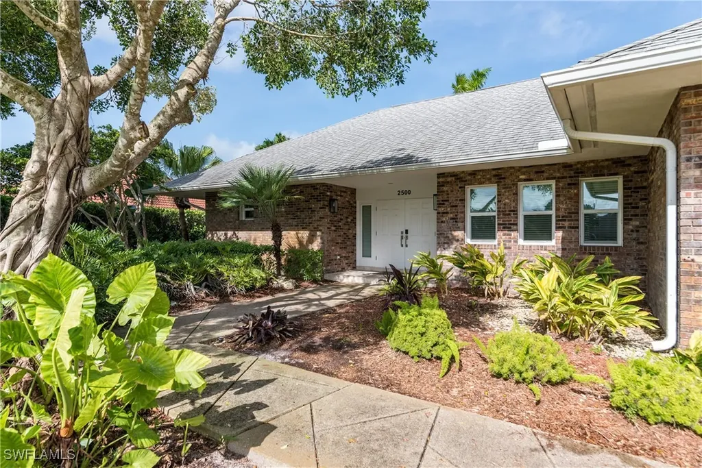 2500 Kings Lake Boulevard Naples FL 34112