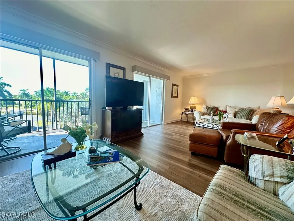 555 Park Shore Drive Naples FL 34103