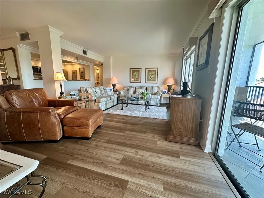 555 Park Shore Drive Naples FL 34103
