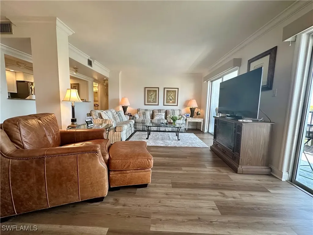 555 Park Shore Drive Naples FL 34103