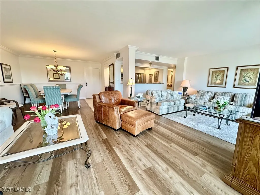 555 Park Shore Drive Naples FL 34103