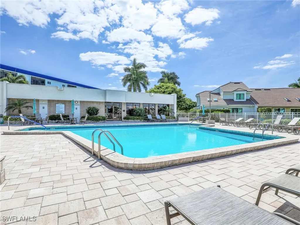 555 Park Shore Drive Naples FL 34103