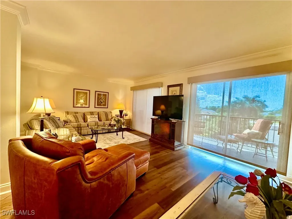 555 Park Shore Drive Naples FL 34103