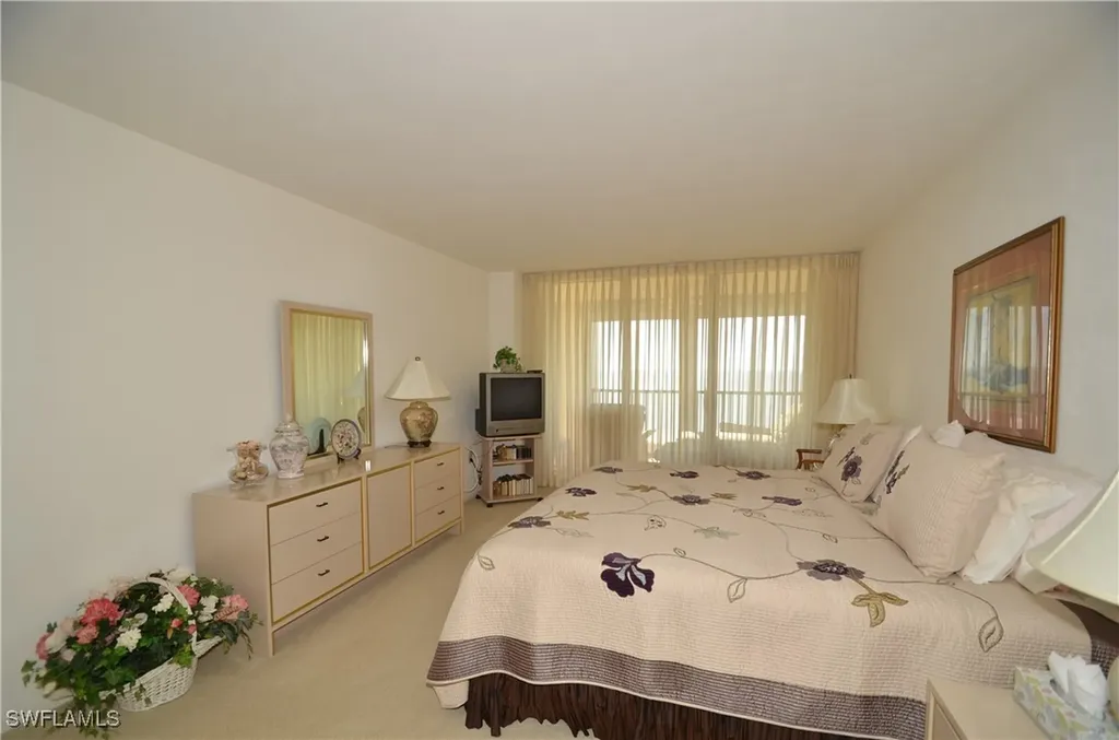 10951 Gulfshore Drive Naples FL 34108-1744