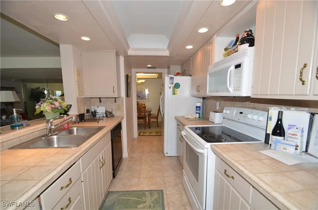 10951 Gulfshore Drive Naples FL 34108-1744