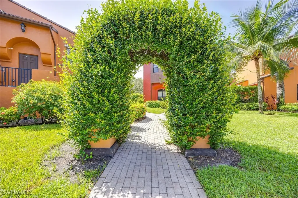 9134 Chula Vista Street Naples FL 34113