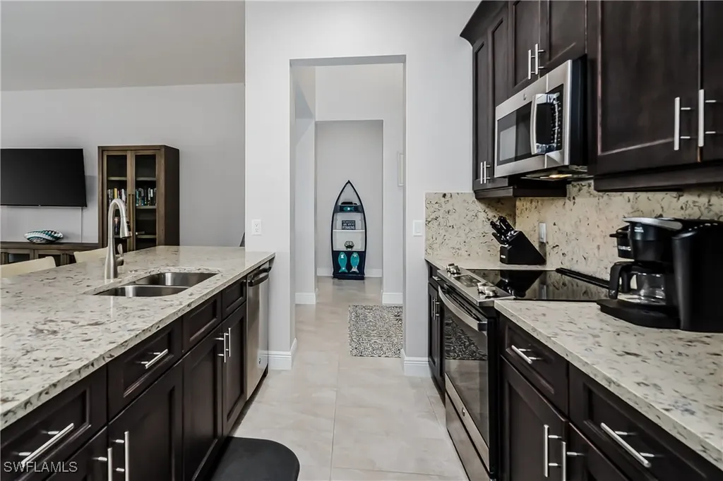 121 Newport Drive Naples FL 34114