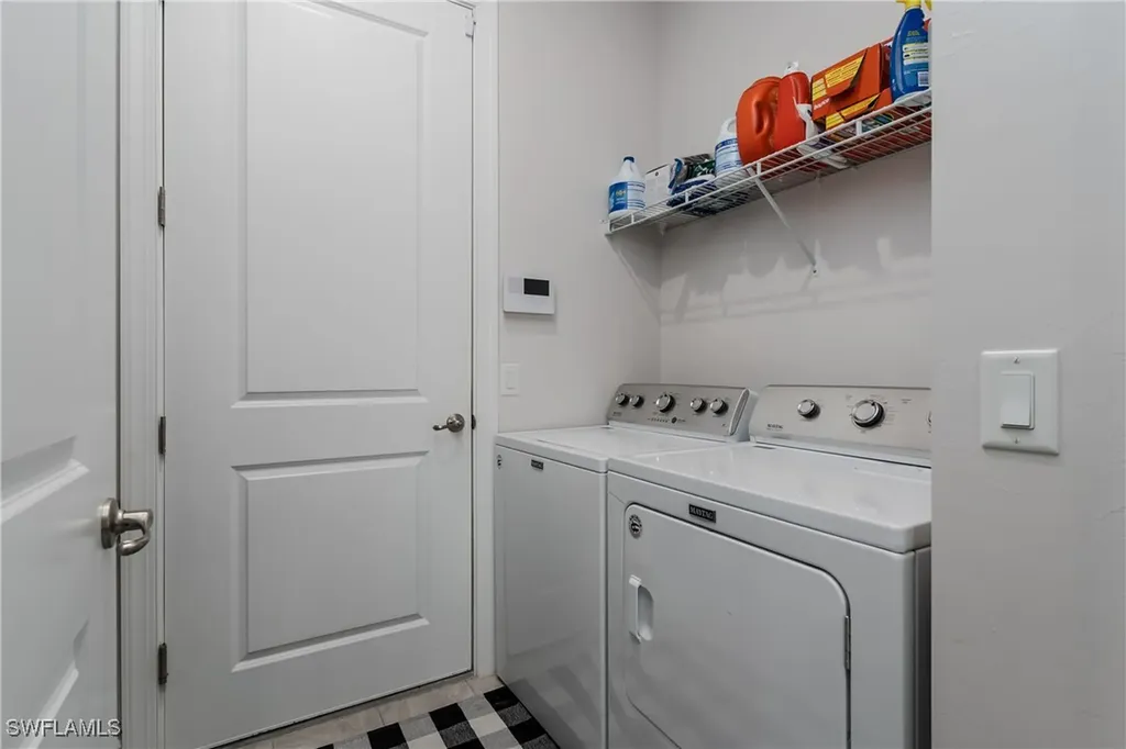 121 Newport Drive Naples FL 34114