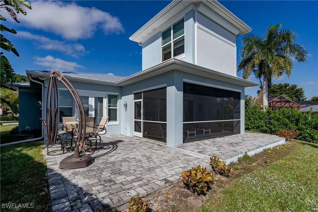 121 Newport Drive Naples FL 34114