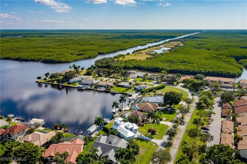 121 Newport Drive Naples FL 34114