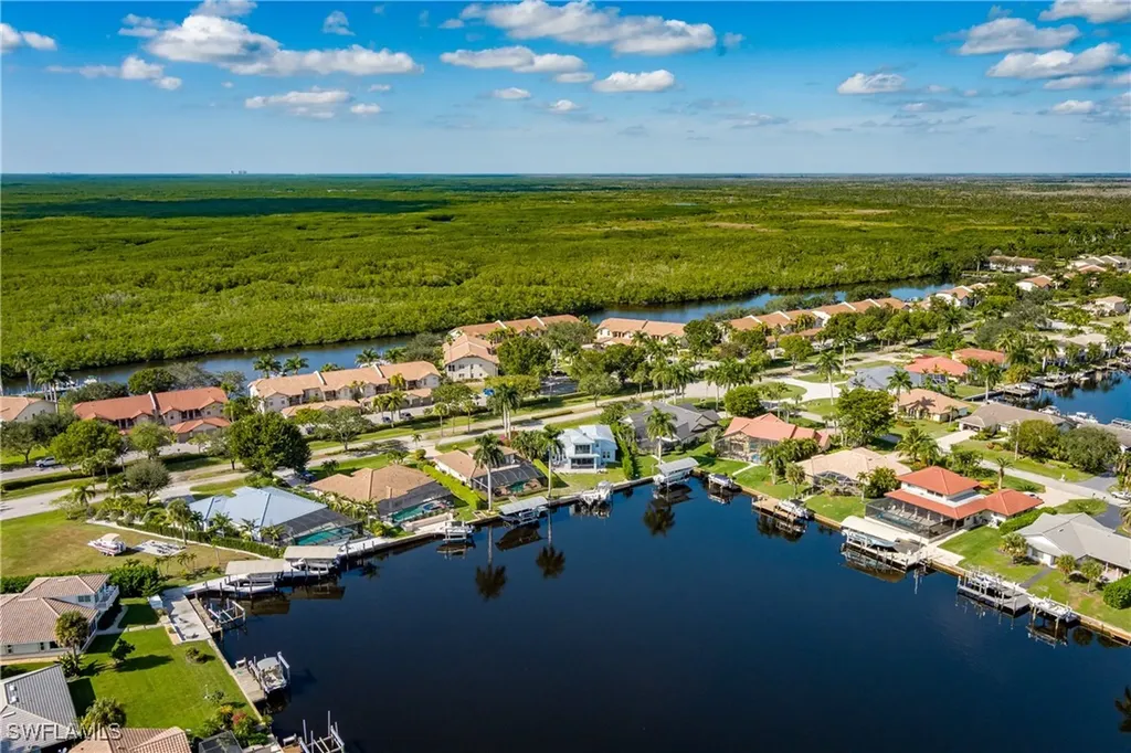 121 Newport Drive Naples FL 34114