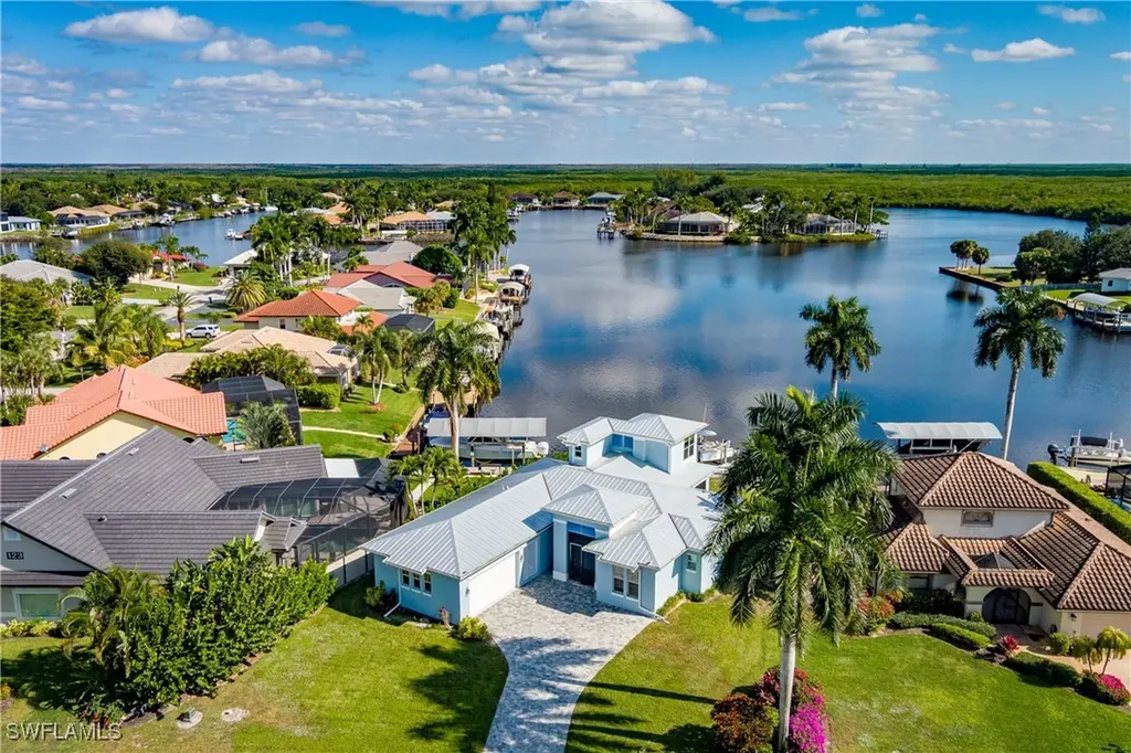 121 Newport Drive Naples FL 34114