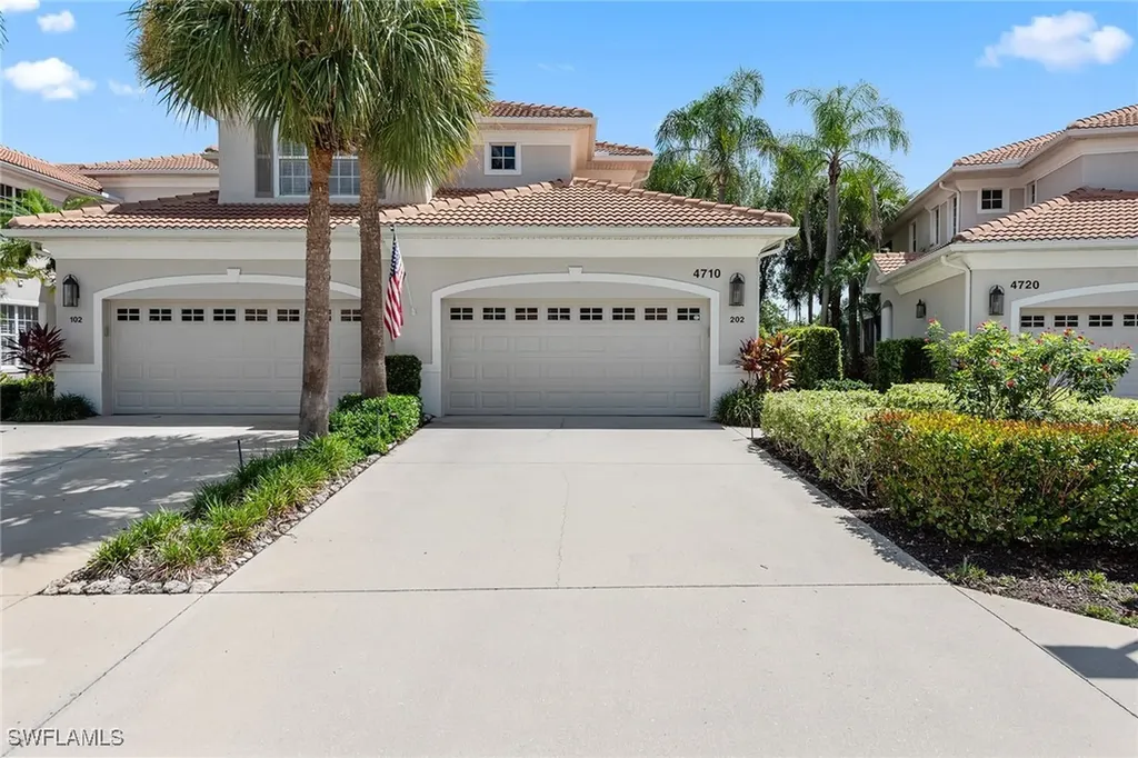 Naples FL, 4710 Shinnecock Hills Court, Unit 202