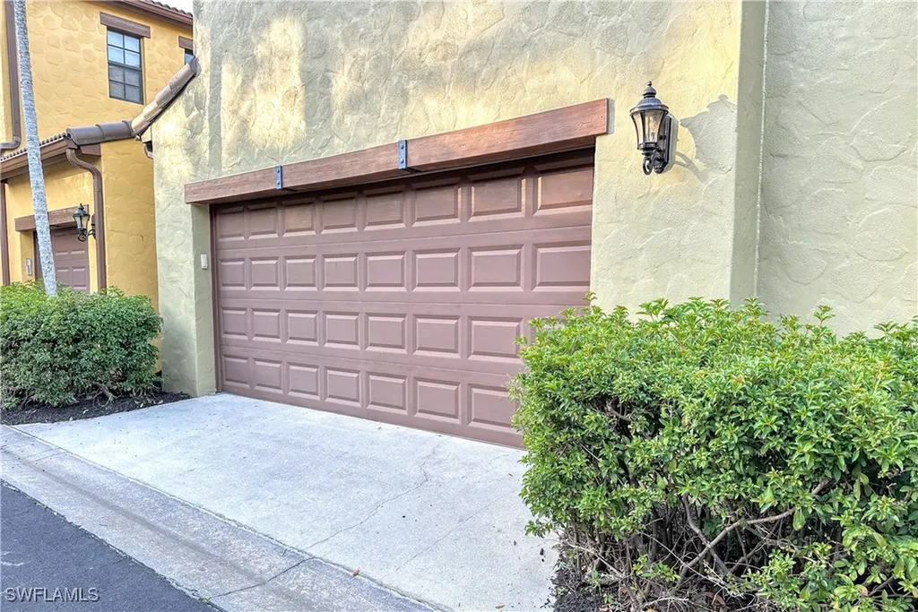 9137 Chula Vista Street Naples FL 34113