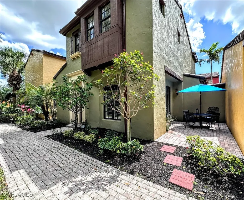 9137 Chula Vista Street Naples FL 34113