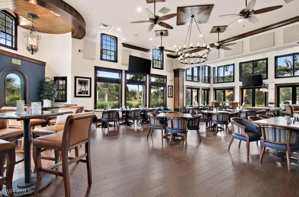 9137 Chula Vista Street Naples FL 34113
