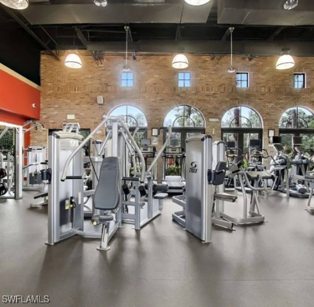 9137 Chula Vista Street Naples FL 34113