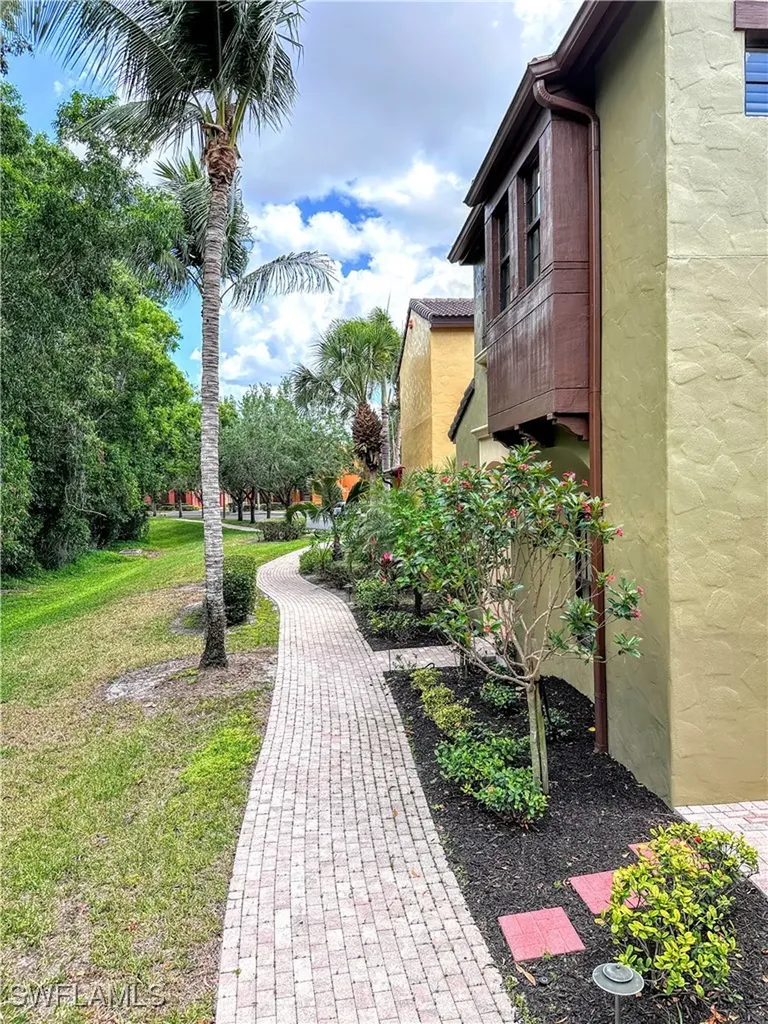 9137 Chula Vista Street Naples FL 34113