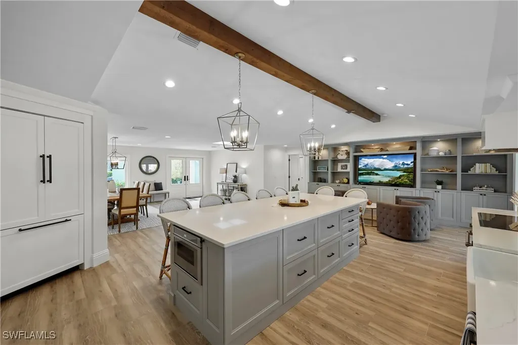 4611 Crayton Road Naples FL 34103