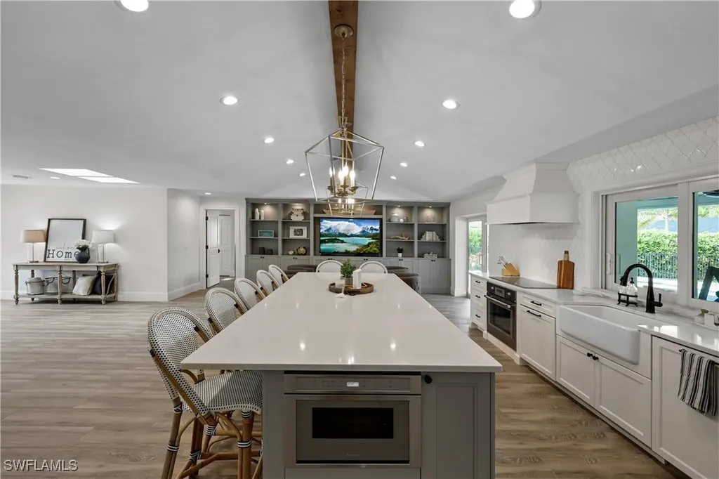 4611 Crayton Road Naples FL 34103