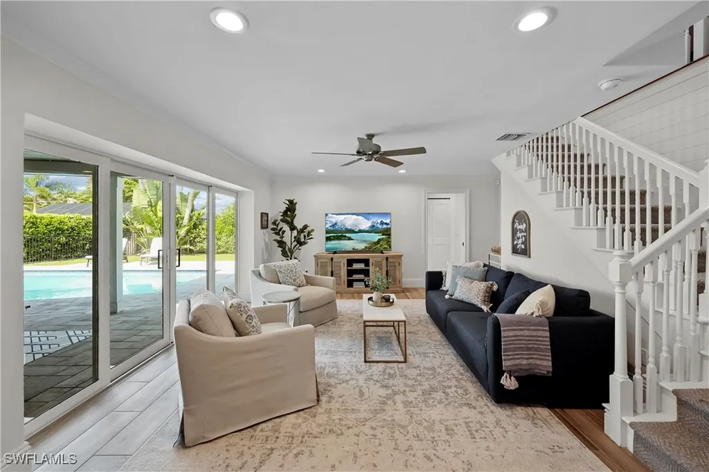 4611 Crayton Road Naples FL 34103