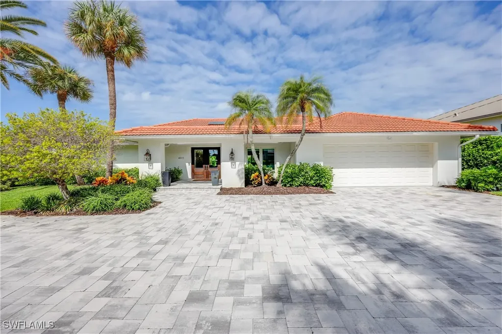 4611 Crayton Road Naples FL 34103