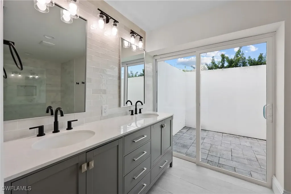 4611 Crayton Road Naples FL 34103