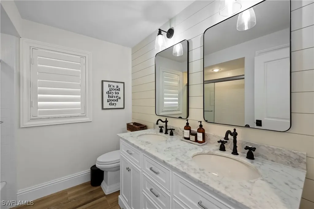 4611 Crayton Road Naples FL 34103