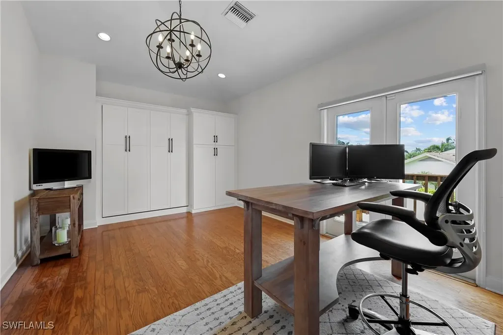 4611 Crayton Road Naples FL 34103