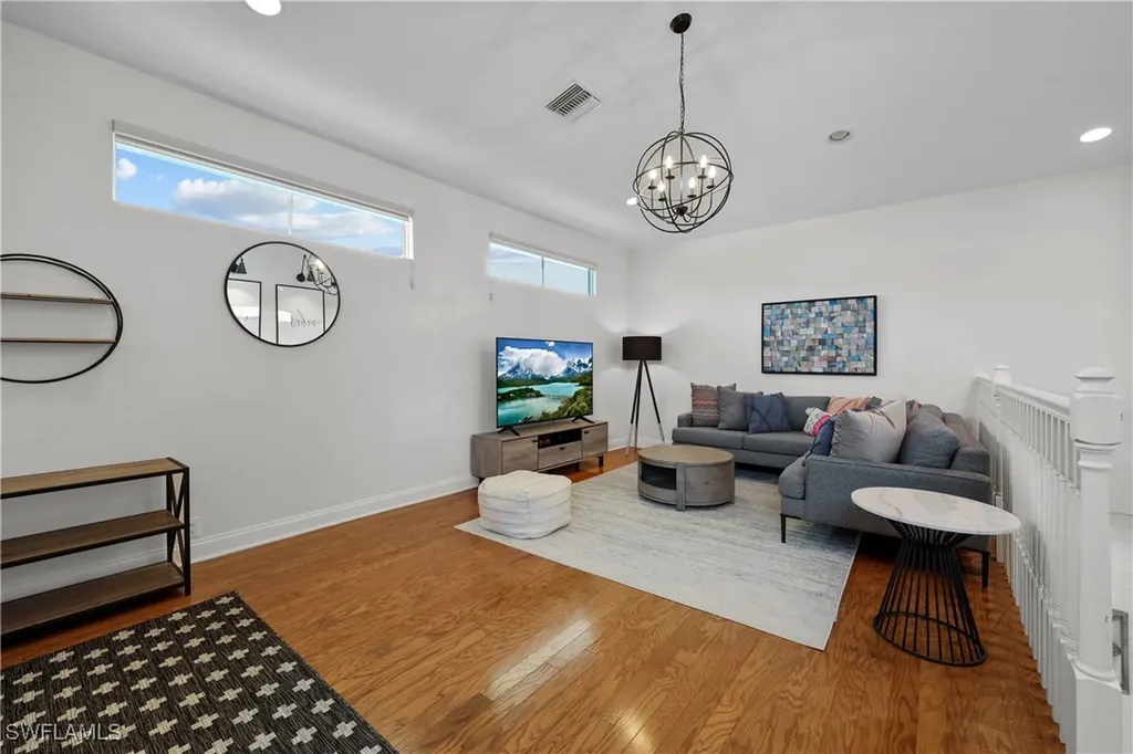 4611 Crayton Road Naples FL 34103