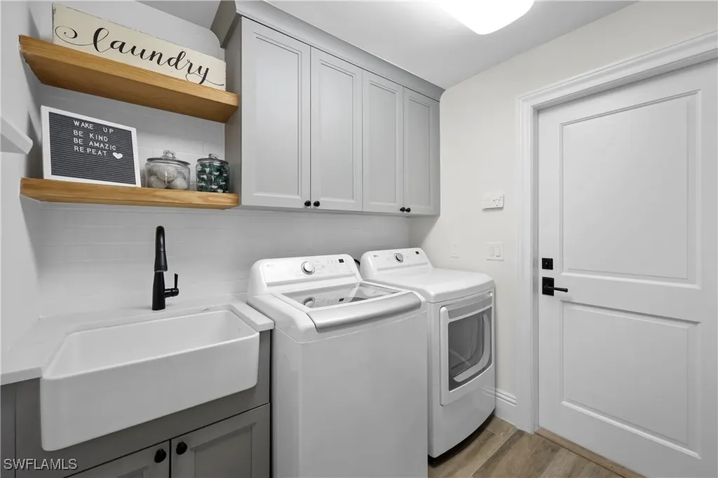 4611 Crayton Road Naples FL 34103