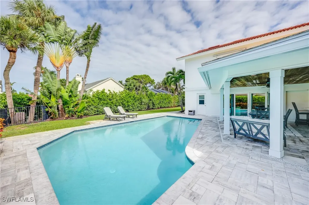 4611 Crayton Road Naples FL 34103