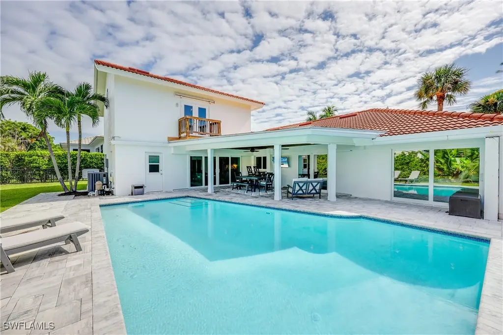 4611 Crayton Road Naples FL 34103