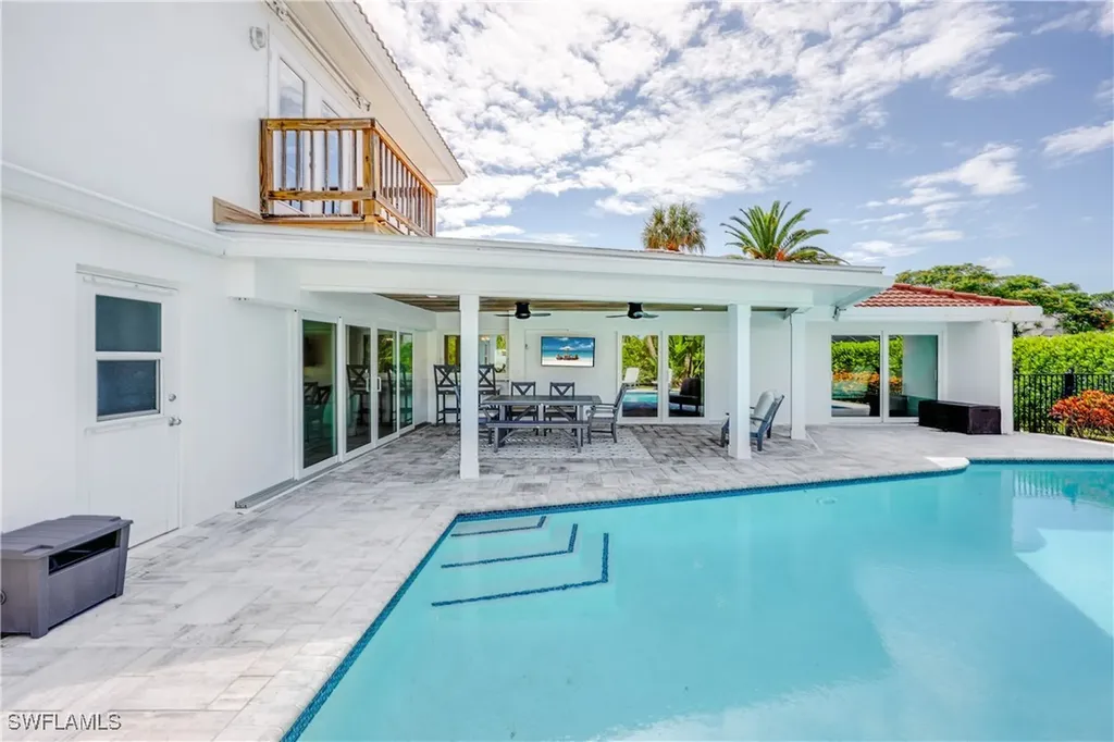 4611 Crayton Road Naples FL 34103