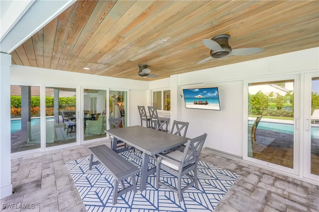 4611 Crayton Road Naples FL 34103