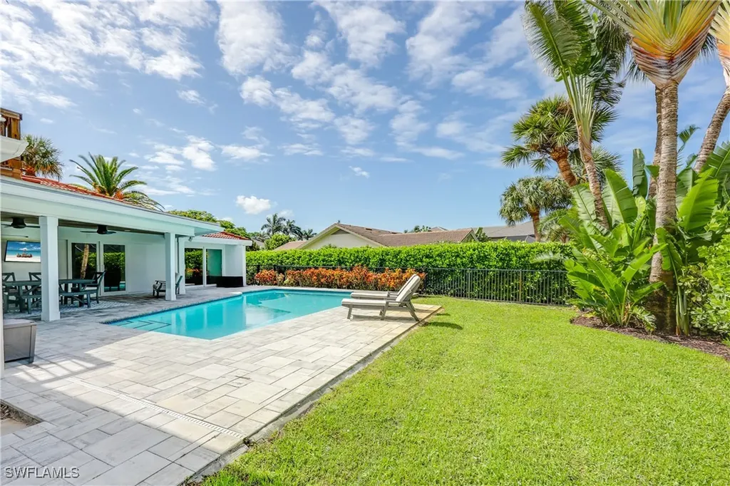 4611 Crayton Road Naples FL 34103