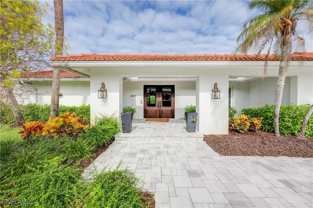 4611 Crayton Road Naples FL 34103