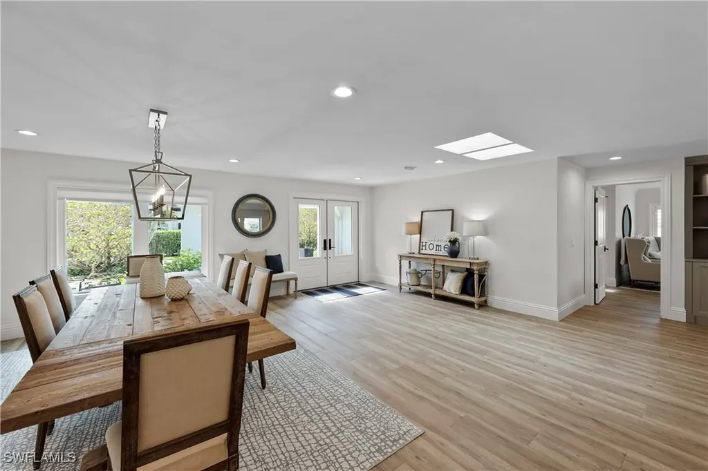 4611 Crayton Road Naples FL 34103