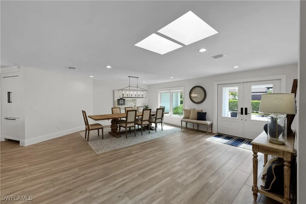 4611 Crayton Road Naples FL 34103