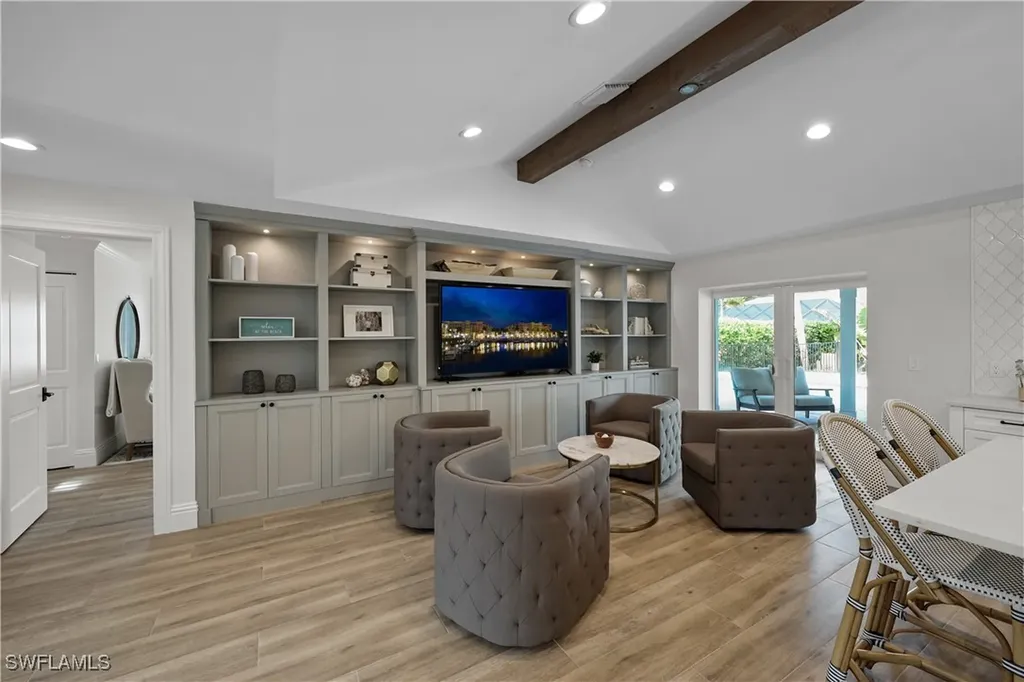 4611 Crayton Road Naples FL 34103