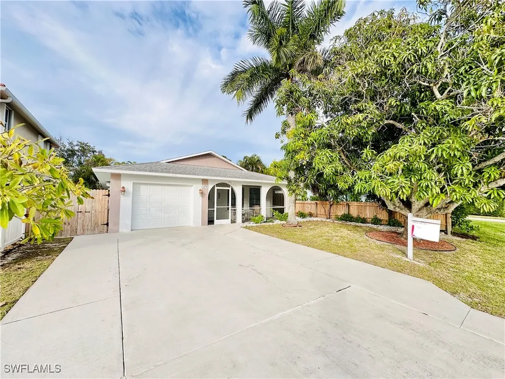 671 94th Avenue N Naples FL 34108