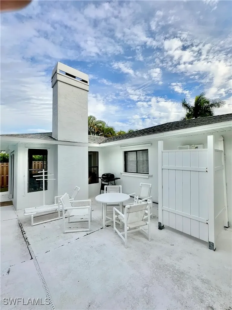 671 94th Avenue N Naples FL 34108