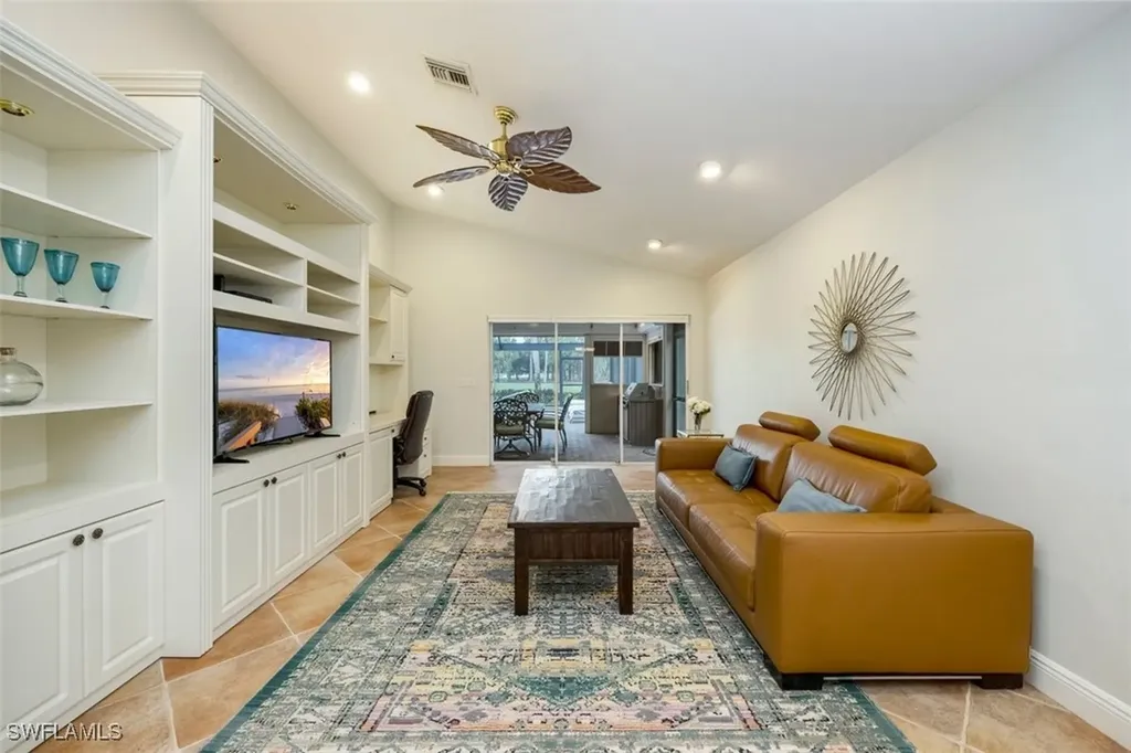 562 Cormorant Cove Naples FL 34113