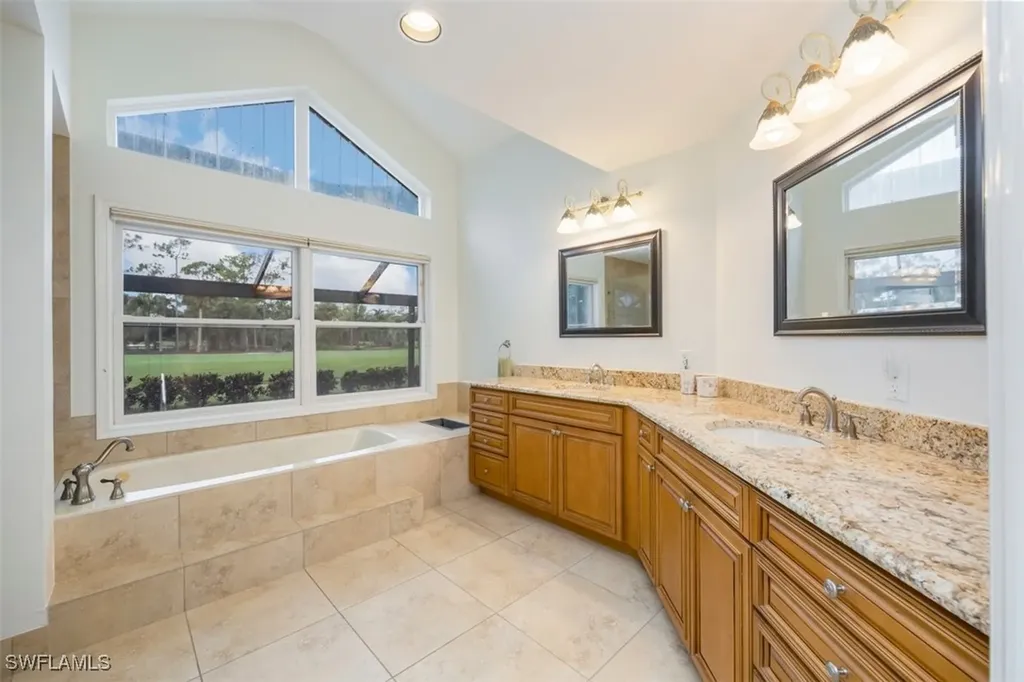 562 Cormorant Cove Naples FL 34113