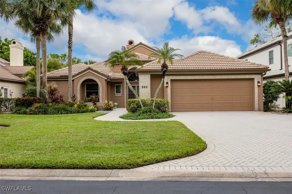 562 Cormorant Cove Naples FL 34113