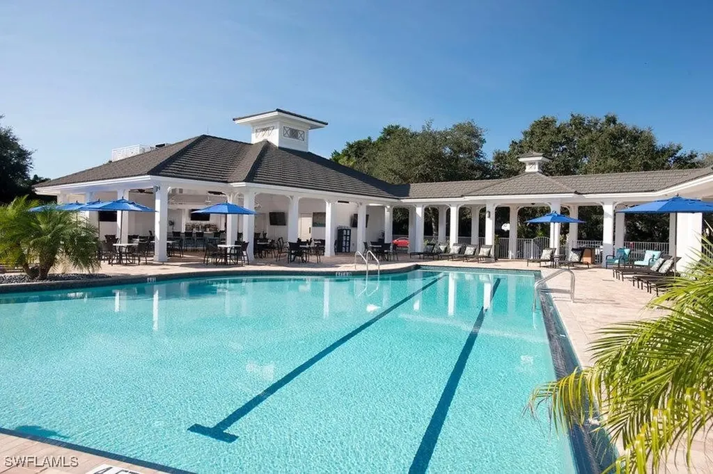 562 Cormorant Cove Naples FL 34113