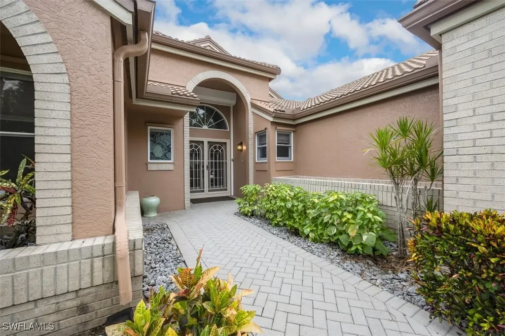 562 Cormorant Cove Naples FL 34113