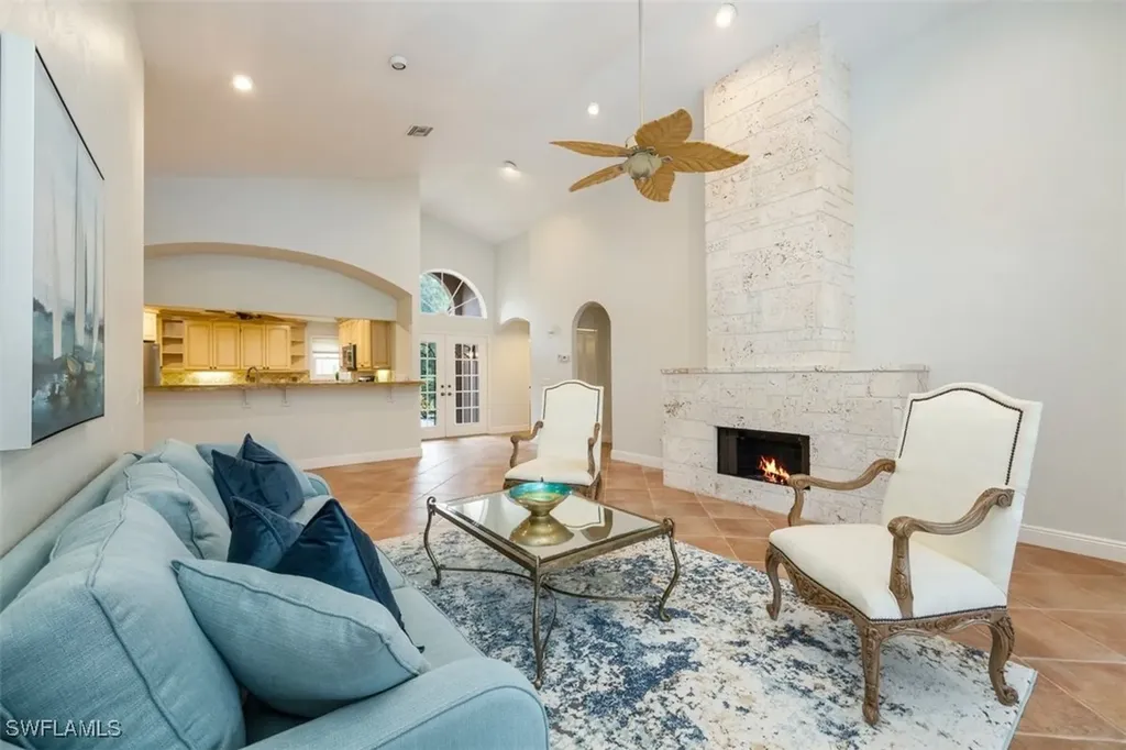 562 Cormorant Cove Naples FL 34113