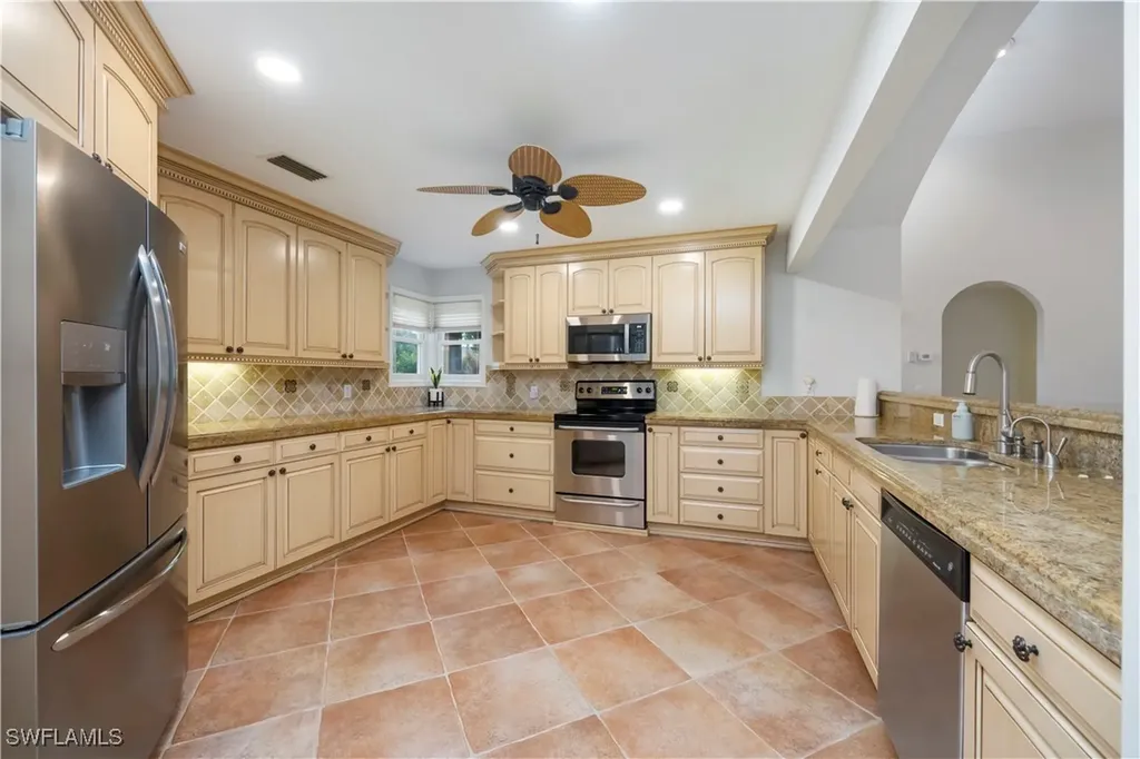 562 Cormorant Cove Naples FL 34113